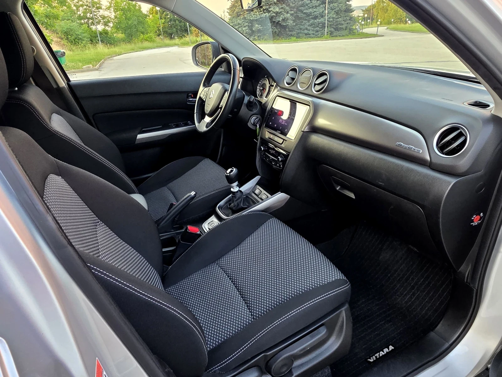 Suzuki Vitara Hybrid, Фейслифт, 4х4, снимка 9 - Автомобили и джипове - 53447096