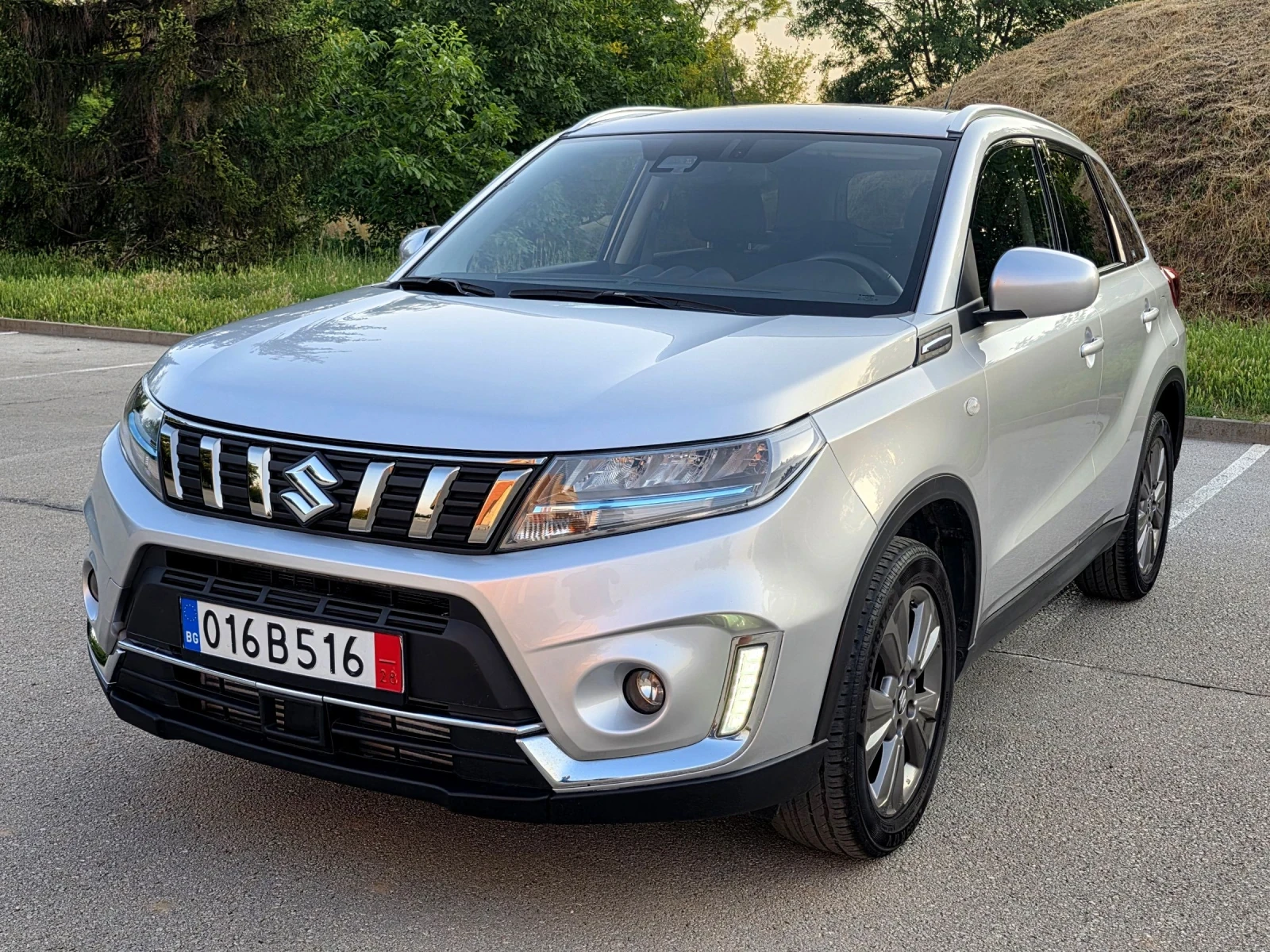 Suzuki Vitara Hybrid, Фейслифт, 4х4, снимка 4 - Автомобили и джипове - 53447096
