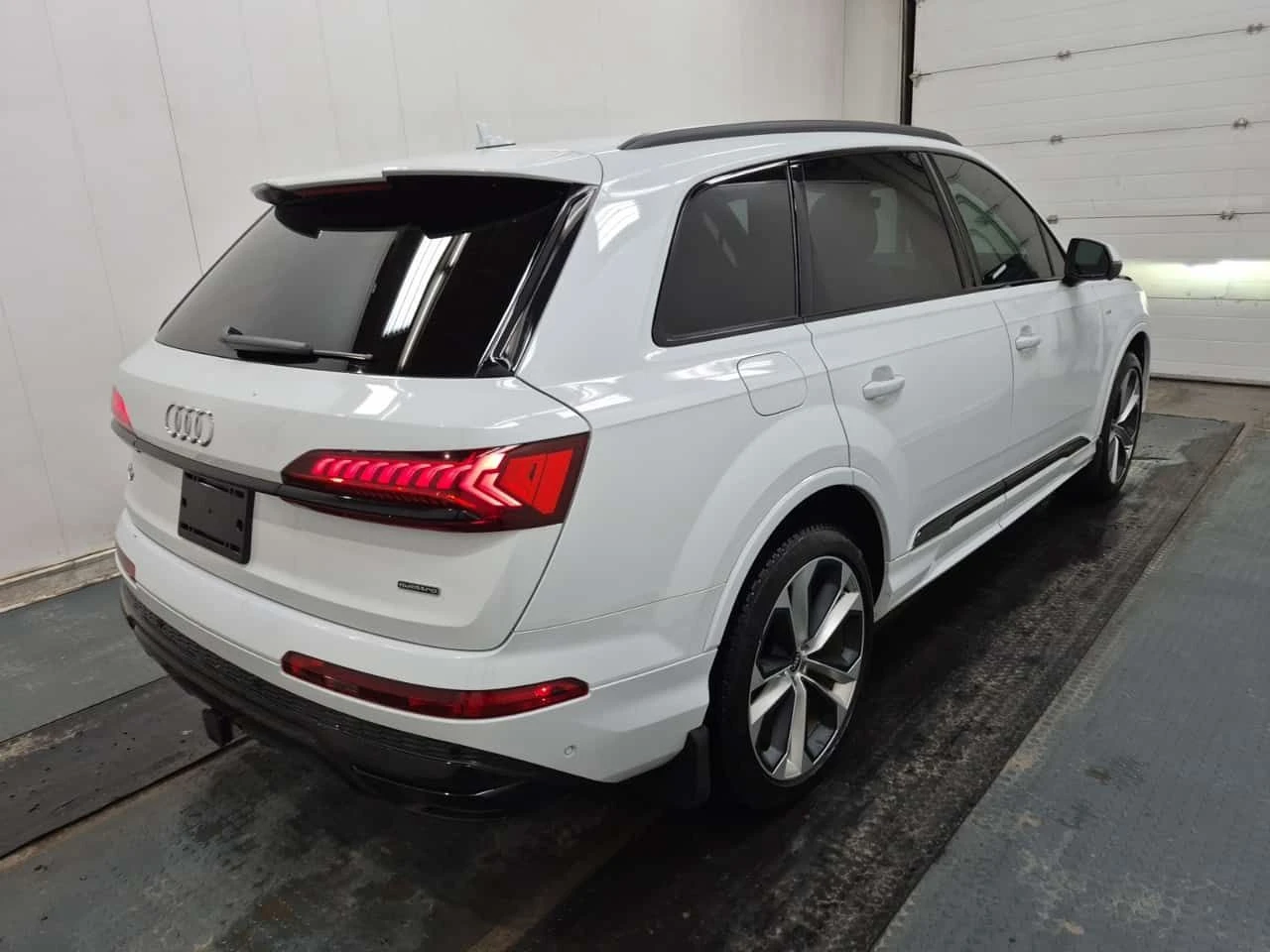 Audi Q7   PROGRESSIV | 360 | ОБДУХВАНЕ | CARFAX - изображение 3