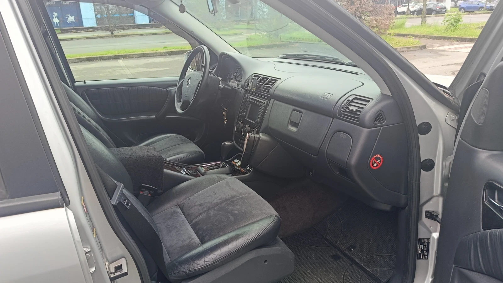 Mercedes-Benz ML 270, снимка 9 - Автомобили и джипове - 54092304