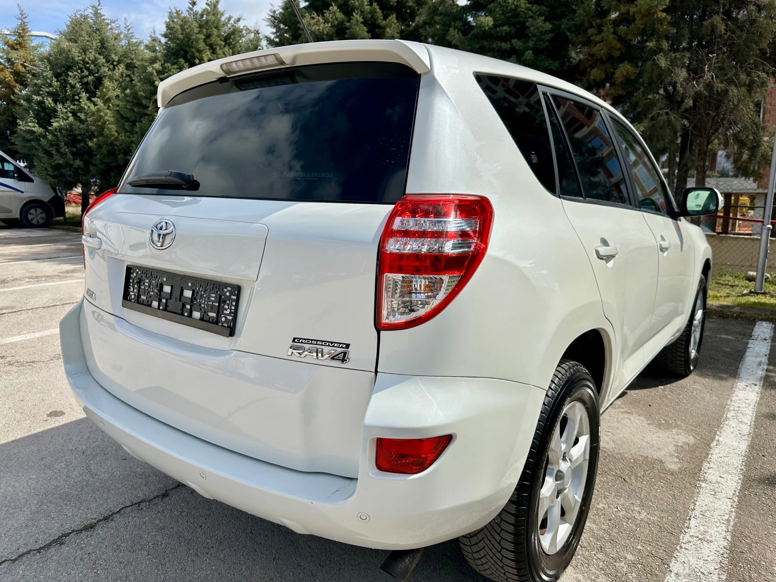 Toyota Rav4 2.2 D-4D * LUXURY* , снимка 3 - Автомобили и джипове - 54157333