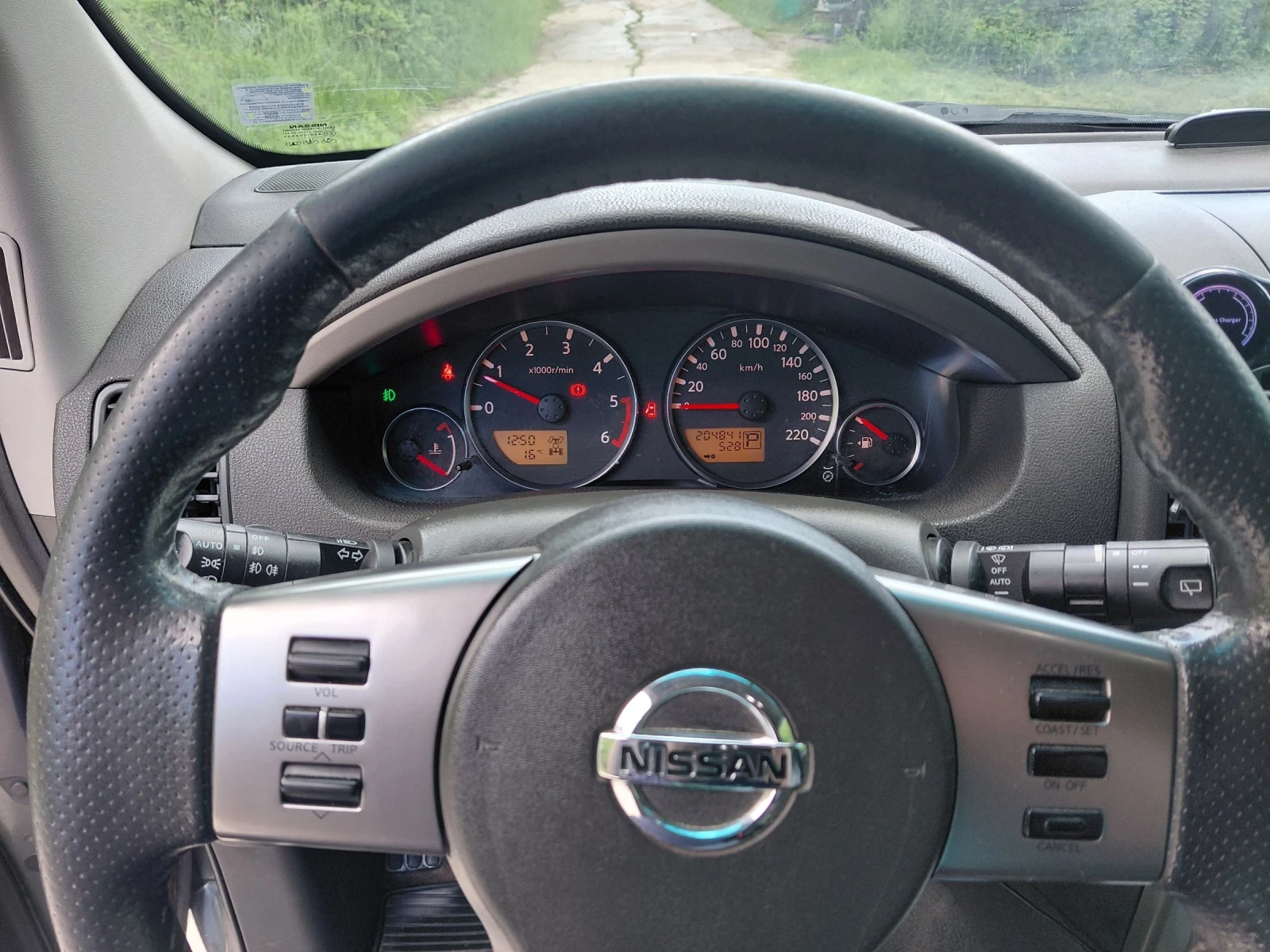 Nissan Pathfinder 2.5dCi, снимка 11 - Автомобили и джипове - 54683030