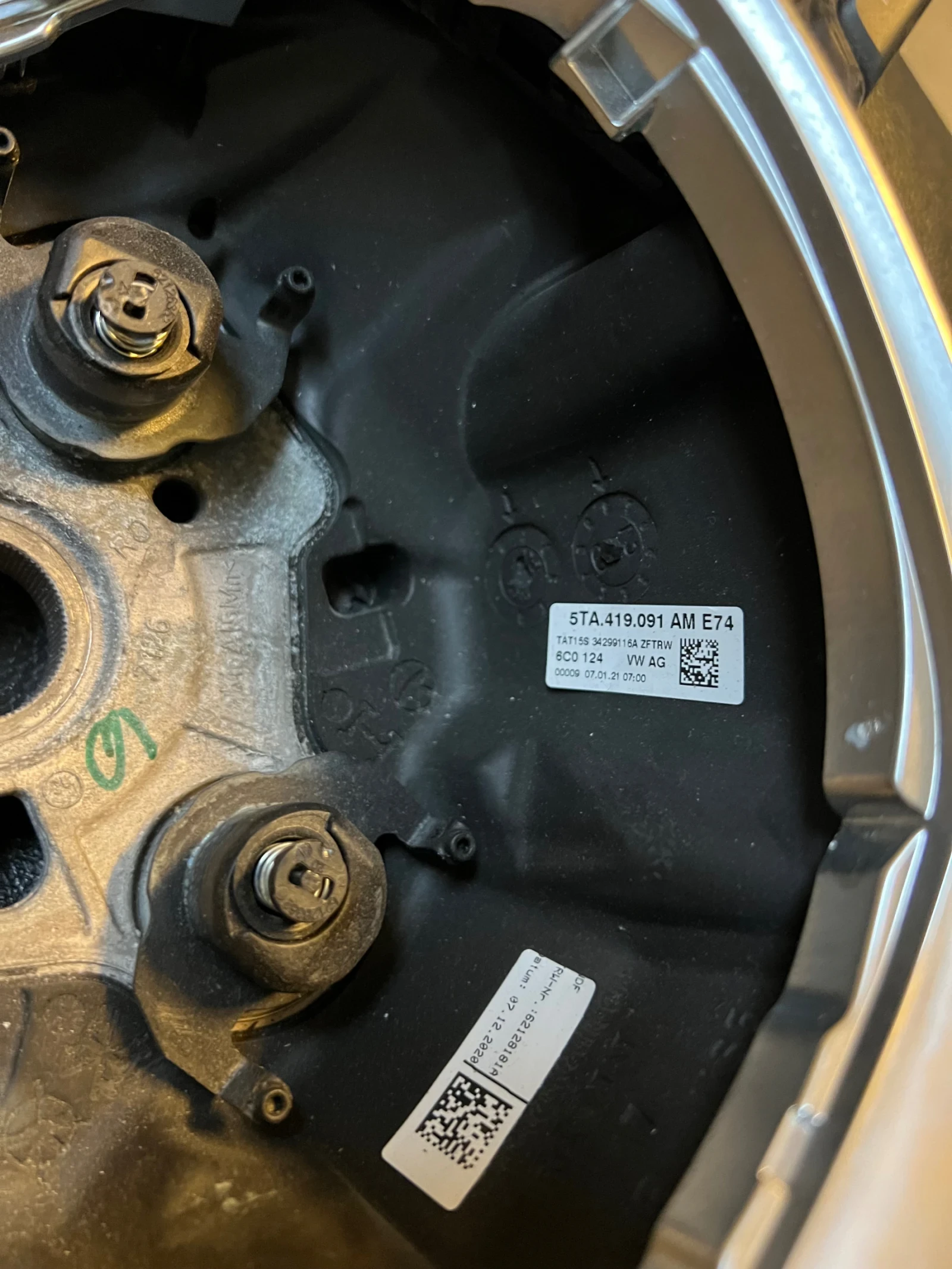 M   VW T-ROC 5TA.419.091 AM E74 | Mobile.bg   4