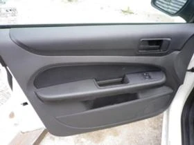 Ford Focus 1.6i 16V, снимка 6