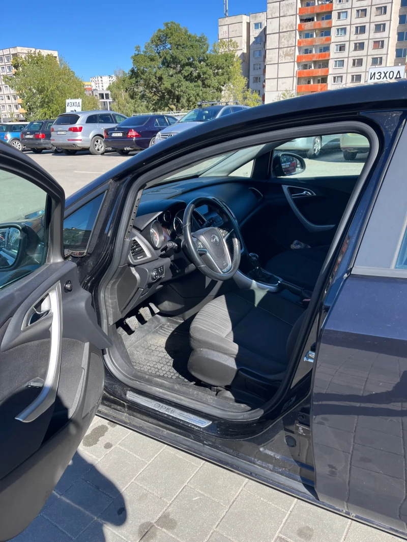 Opel Astra J 1.6 Бензин, снимка 9 - Автомобили и джипове - 47423489