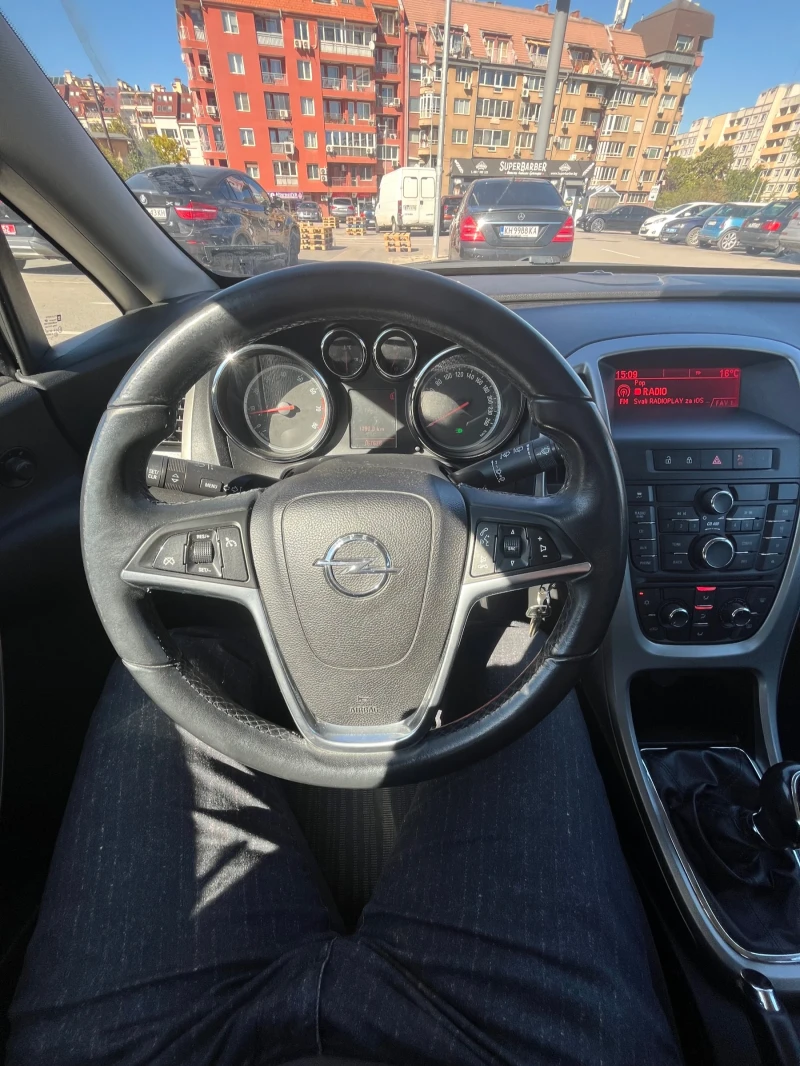 Opel Astra J 1.6 Бензин, снимка 10 - Автомобили и джипове - 47423489