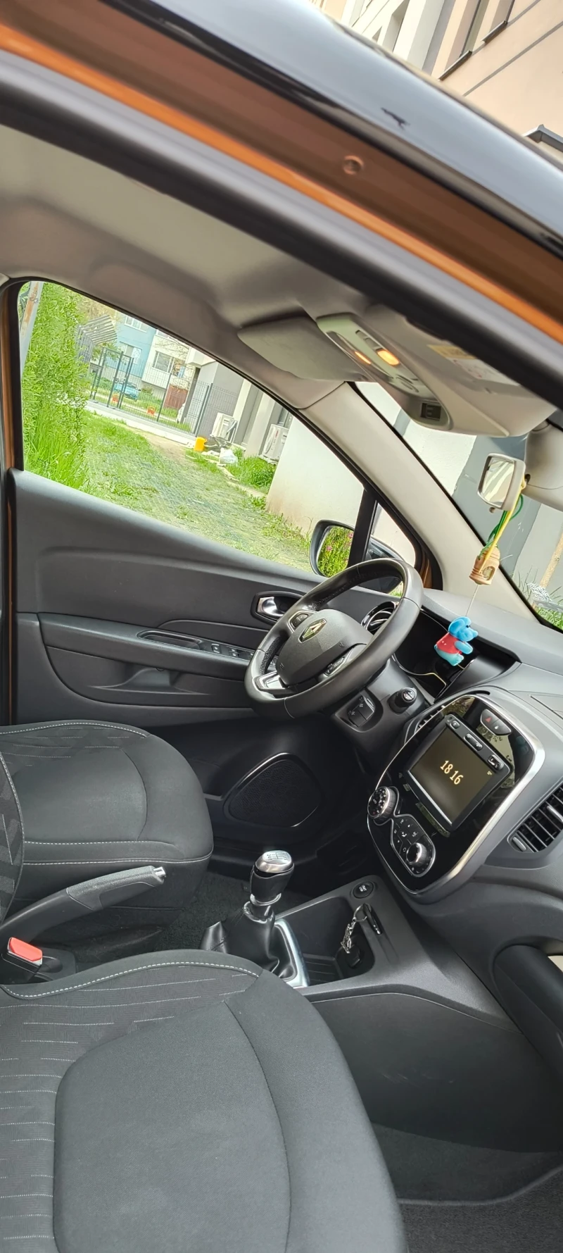 Renault Captur, снимка 6 - Автомобили и джипове - 49877458