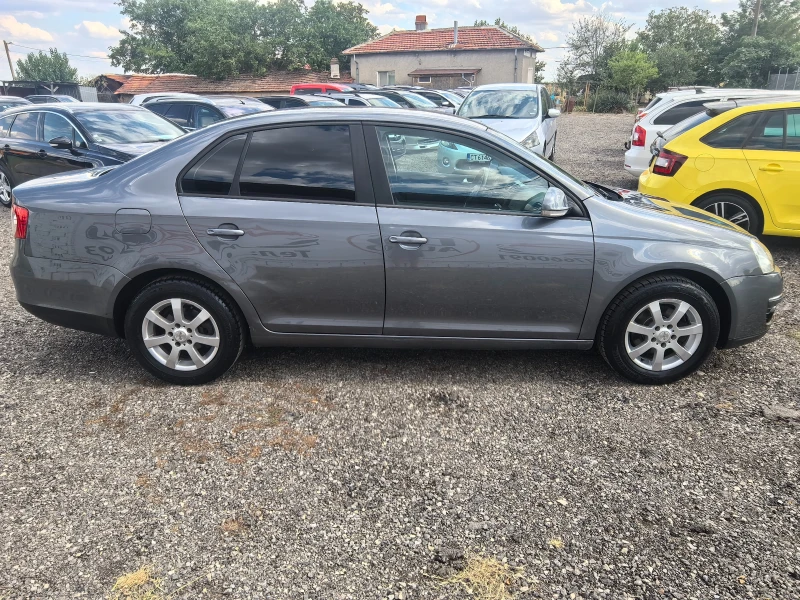 VW Jetta 1.6i, снимка 6 - Автомобили и джипове - 50994542