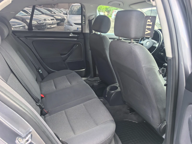 VW Jetta 1.6i, снимка 12 - Автомобили и джипове - 50994542