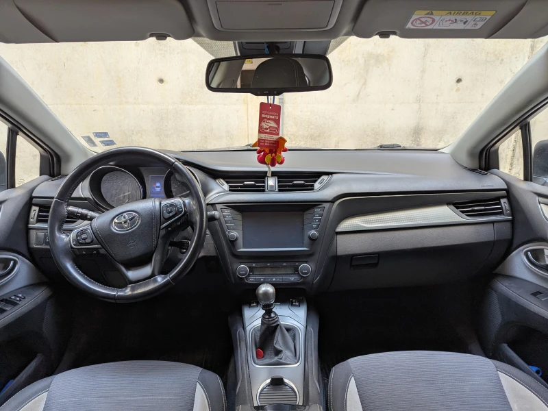 Toyota Avensis Executive 2.0 D-4D, снимка 11 - Автомобили и джипове - 52680714