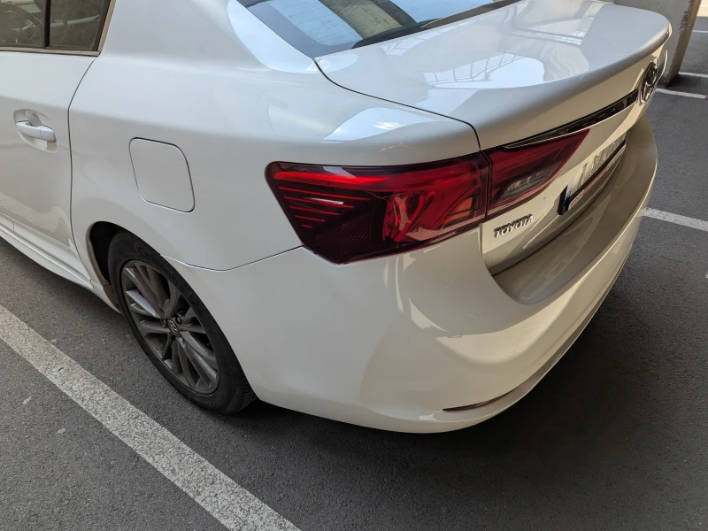 Toyota Avensis Executive 2.0 D-4D, снимка 8 - Автомобили и джипове - 52680714