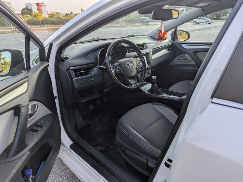 Toyota Avensis Executive 2.0 D-4D, снимка 9 - Автомобили и джипове - 52680714