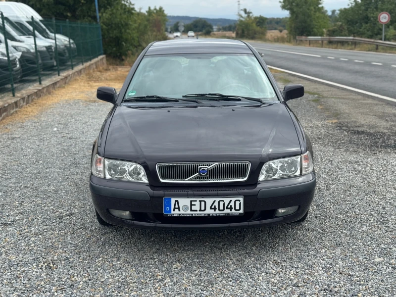 Volvo V40 1.8i* Клима* Германия* , снимка 2 - Автомобили и джипове - 51883573