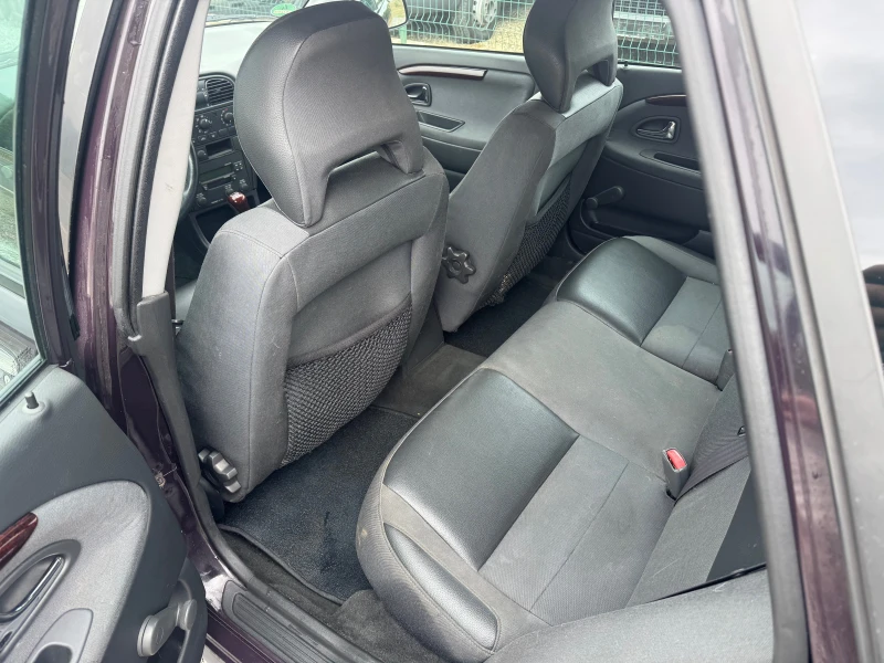 Volvo V40 1.8i* Клима* Германия* , снимка 7 - Автомобили и джипове - 51883573