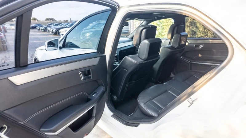 Mercedes-Benz E 300 D 9G TRONIC FACELIFT ПАНОРАМА 3ХТВ ЛИЗИНГ 100%, снимка 15 - Автомобили и джипове - 52231138