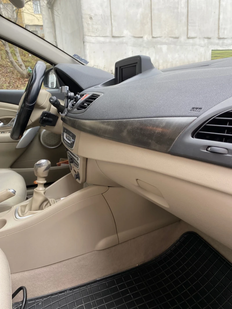 Renault Fluence, снимка 10 - Автомобили и джипове - 52591865