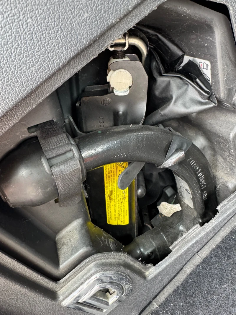 VW Touran CROSS, снимка 10 - Автомобили и джипове - 53019991