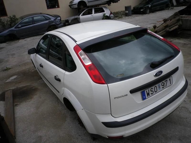 Ford Focus 1.6i 16V, снимка 4 - Автомобили и джипове - 43182096