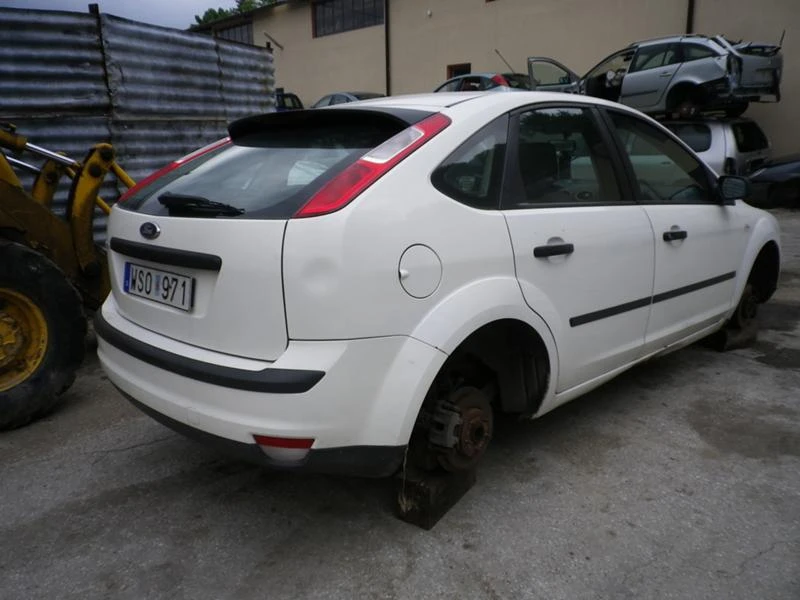 Ford Focus 1.6i 16V, снимка 3 - Автомобили и джипове - 43182096