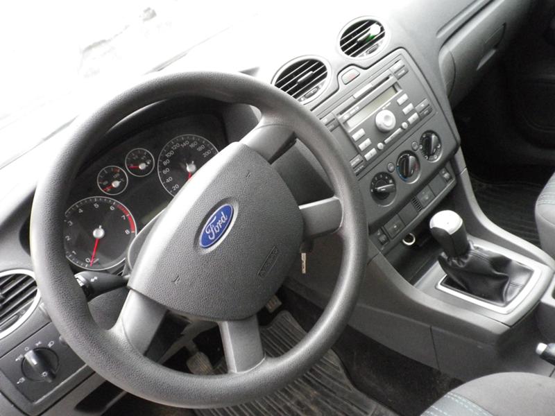 Ford Focus 1.6i 16V, снимка 8 - Автомобили и джипове - 43182096