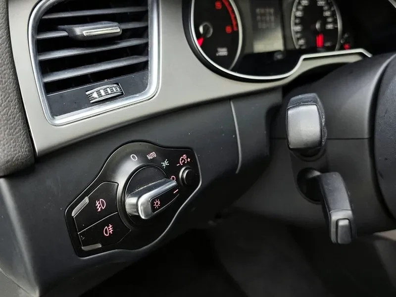 Audi A4 2.0 TDI, снимка 17 - Автомобили и джипове - 54143585