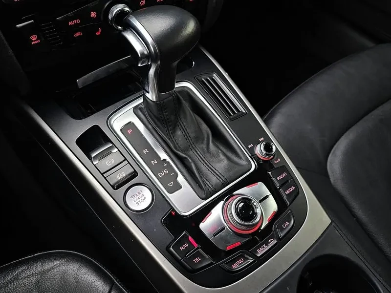 Audi A4 2.0 TDI, снимка 9 - Автомобили и джипове - 54143585