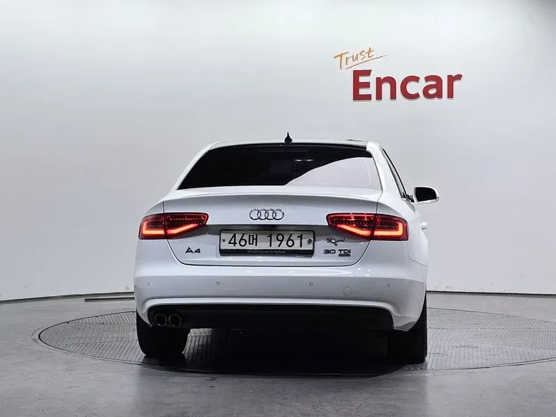 Audi A4 2.0 TDI, снимка 4 - Автомобили и джипове - 54143585