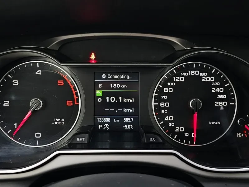 Audi A4 2.0 TDI, снимка 8 - Автомобили и джипове - 54143585