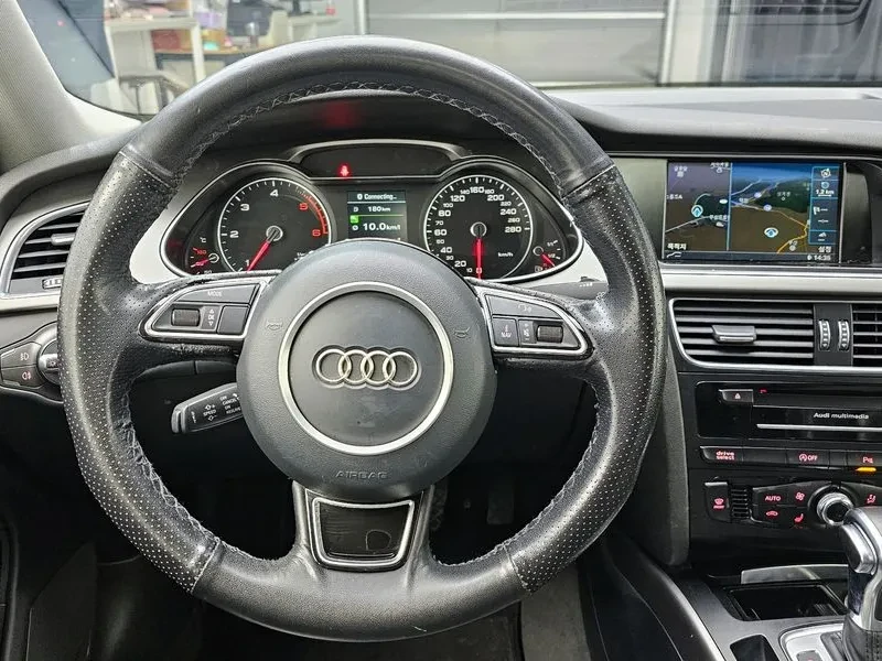 Audi A4 2.0 TDI, снимка 13 - Автомобили и джипове - 54143585