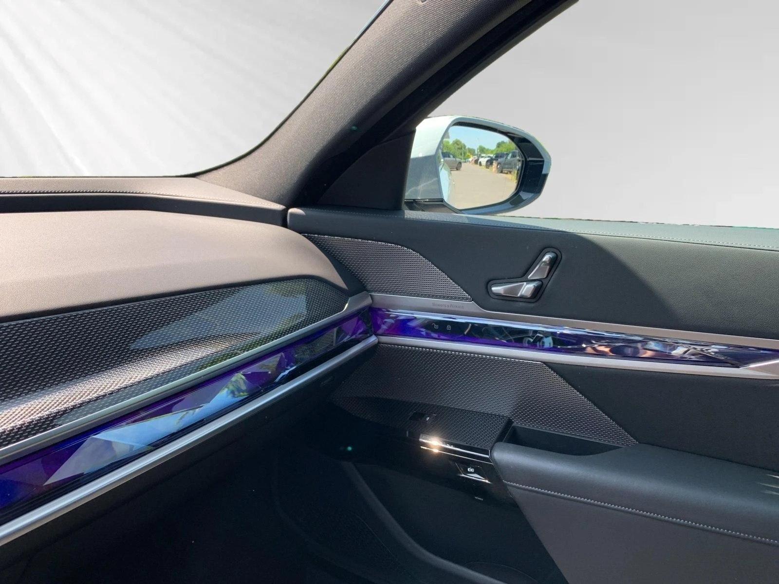 BMW i7 xDrive60/ M-SPORT PRO/ B&W/ ICONIC GLOW/ CARBON/   - изображение 10