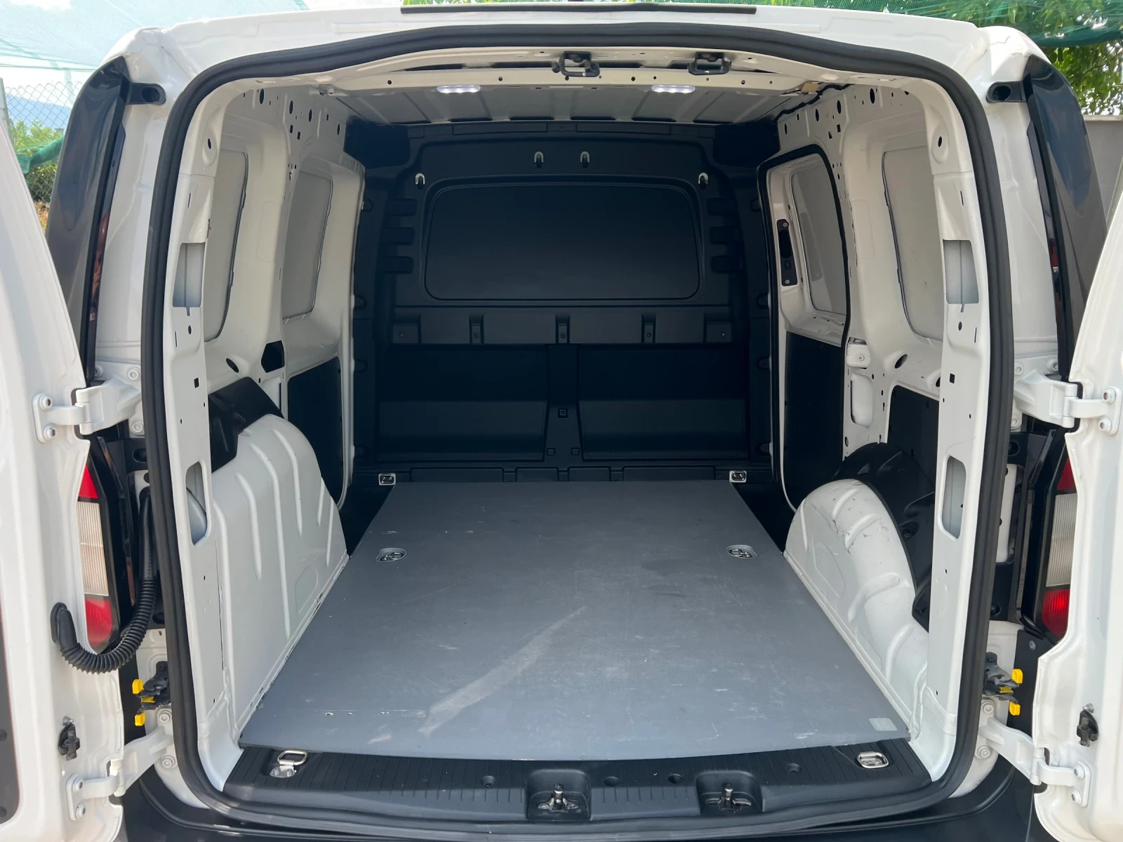 VW Caddy 2.0TDI N1 | Mobile.bg   16