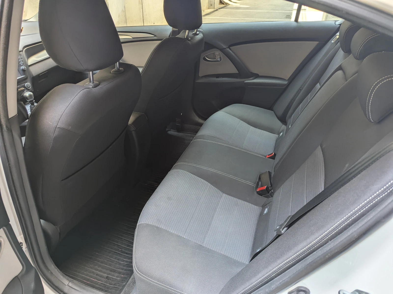 Toyota Avensis Executive 2.0 D-4D - изображение 10