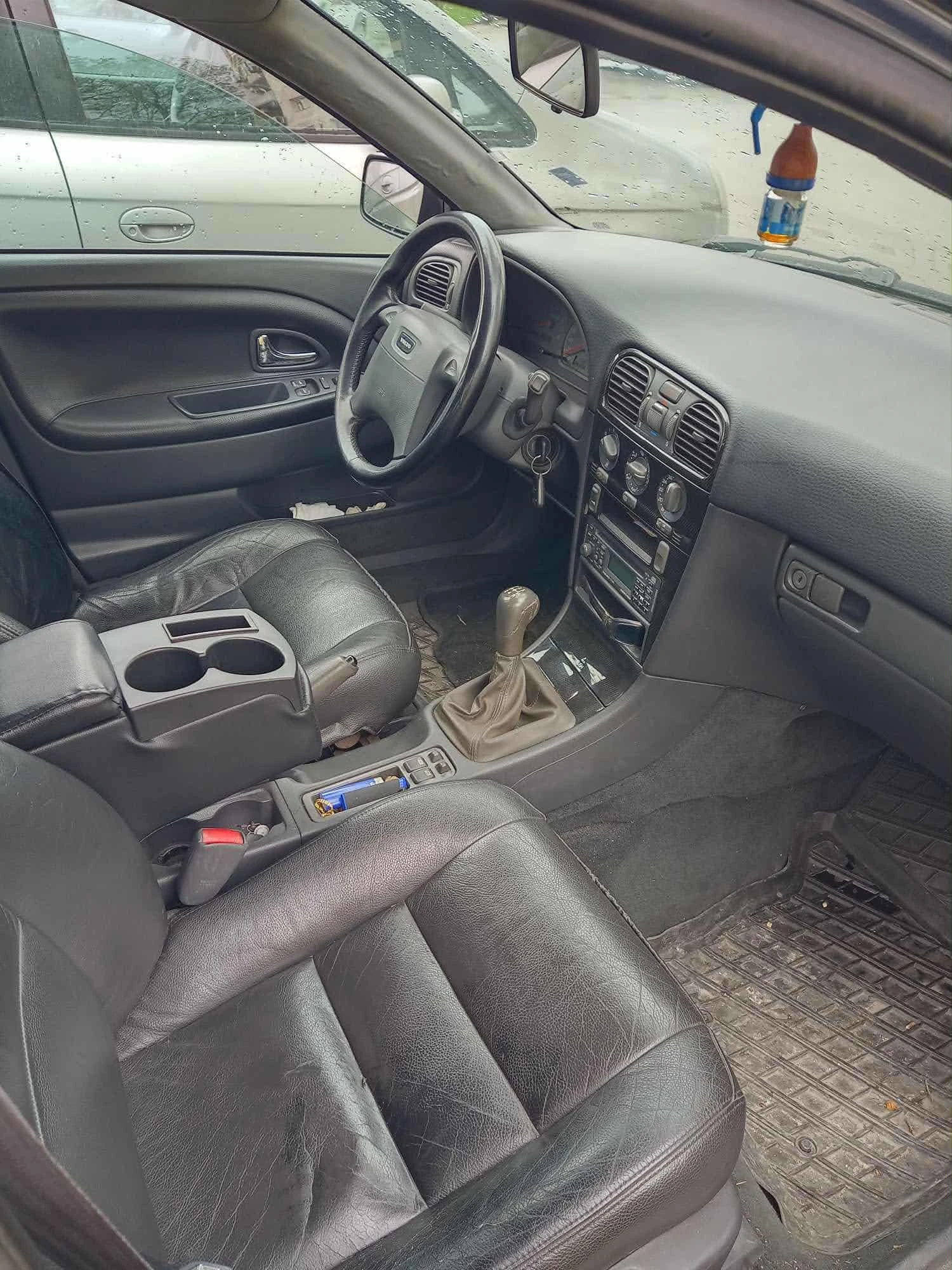 Volvo V40  - изображение 4