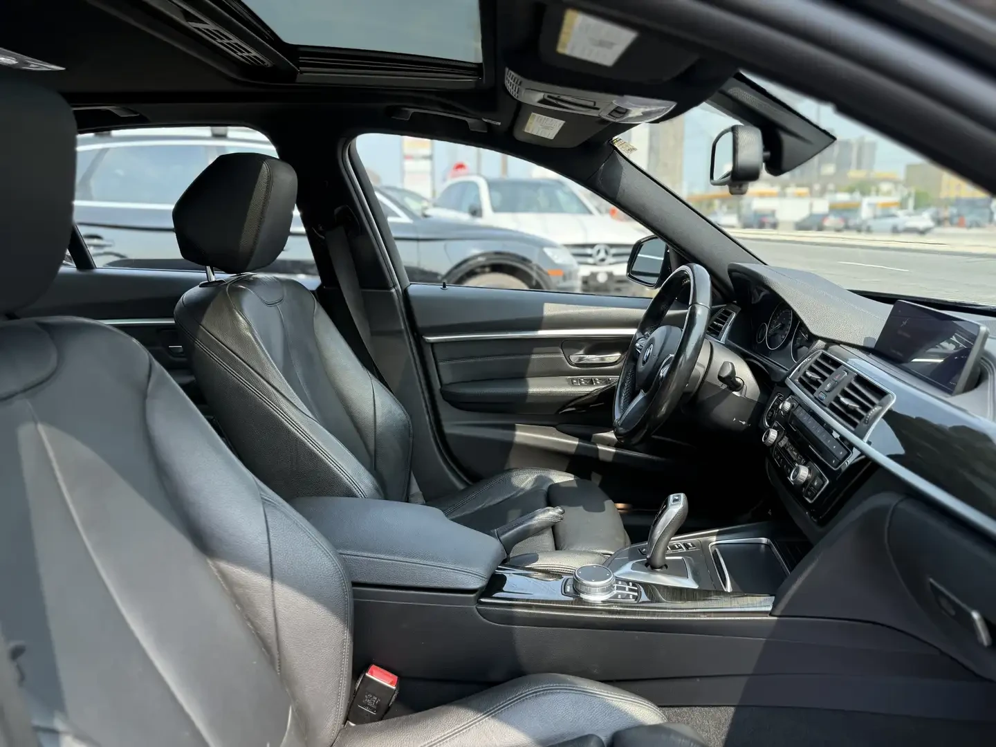 BMW 330 MPACK, AMBIENT, KEYLESS, М.ТОЧКА,  - изображение 10