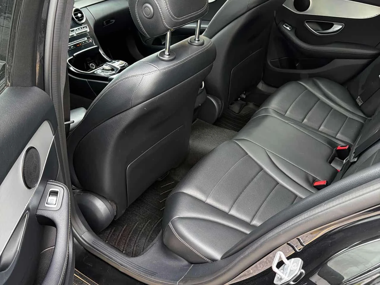 Mercedes-Benz C 300 * CARFAX * ЦЕНА ДО БГ, снимка 9 - Автомобили и джипове - 55052272
