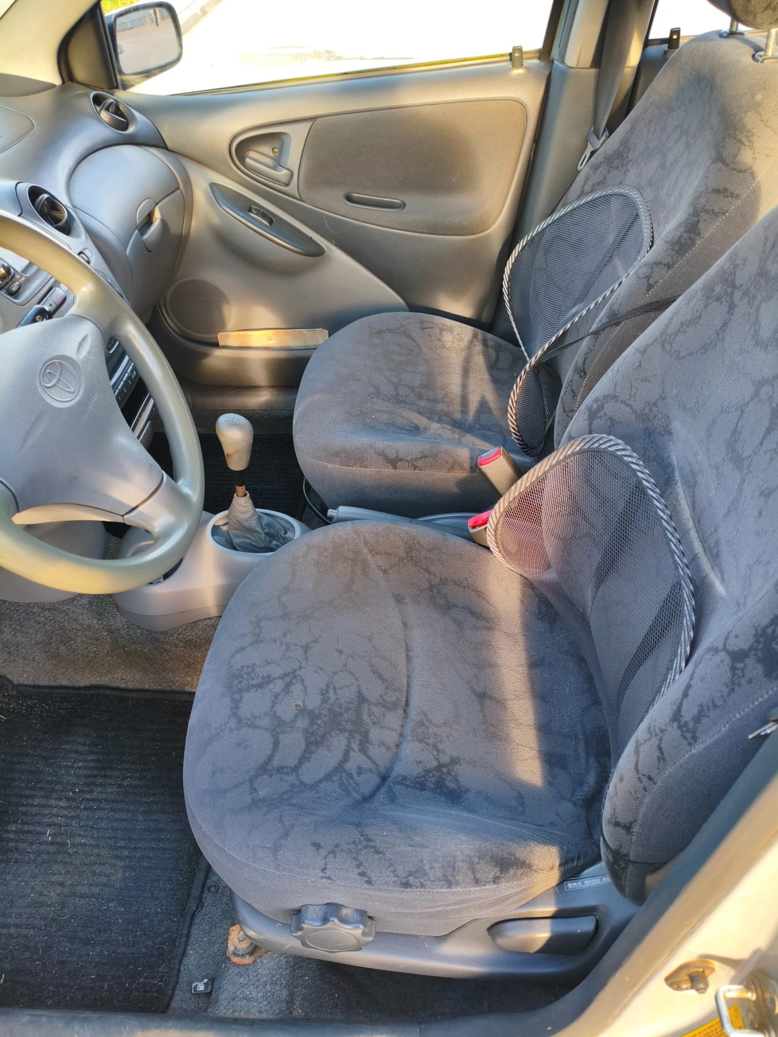 Toyota Yaris 1.0 VVT-i, снимка 11 - Автомобили и джипове - 55054566