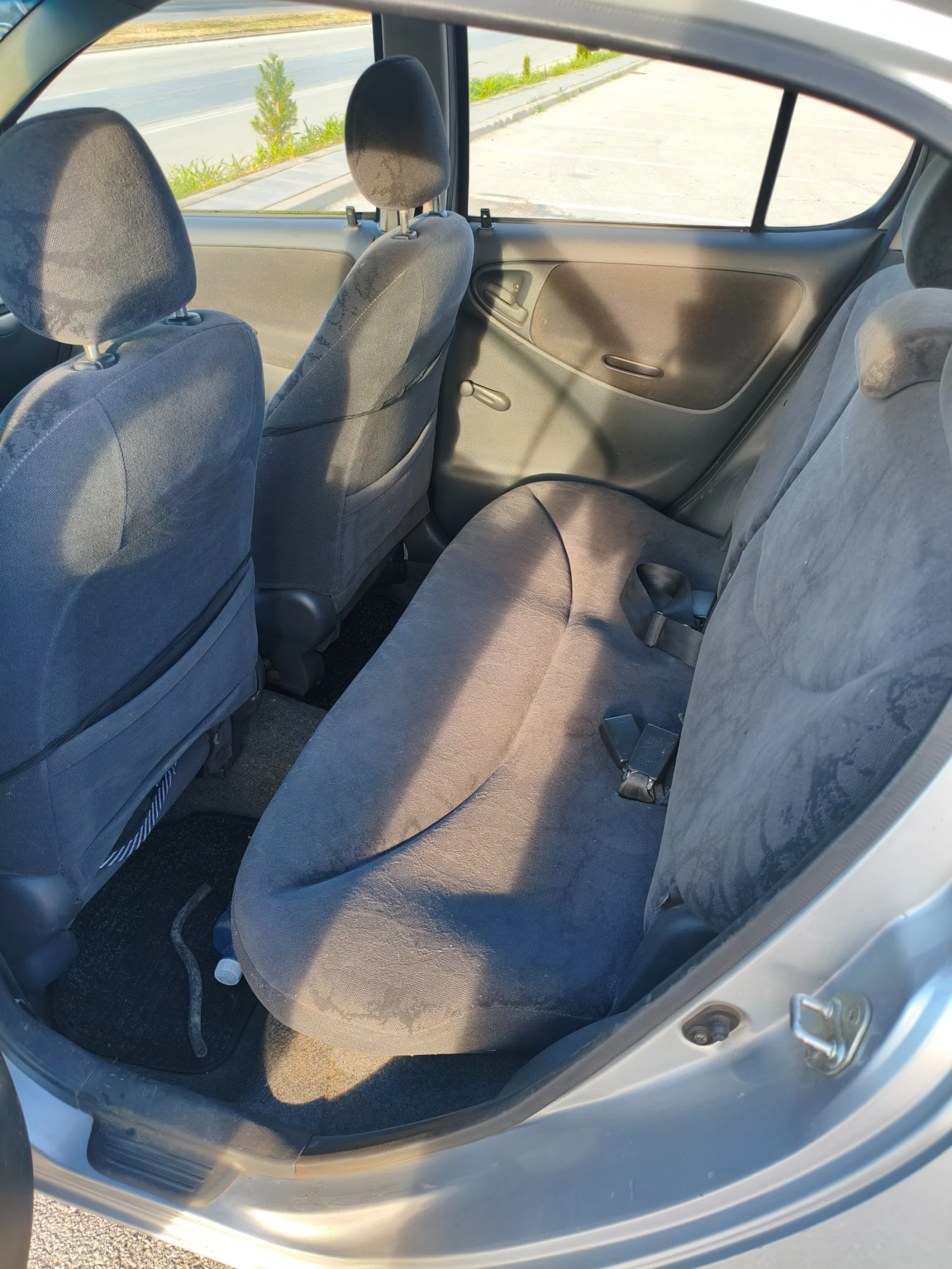 Toyota Yaris 1.0 VVT-i, снимка 12 - Автомобили и джипове - 55054566