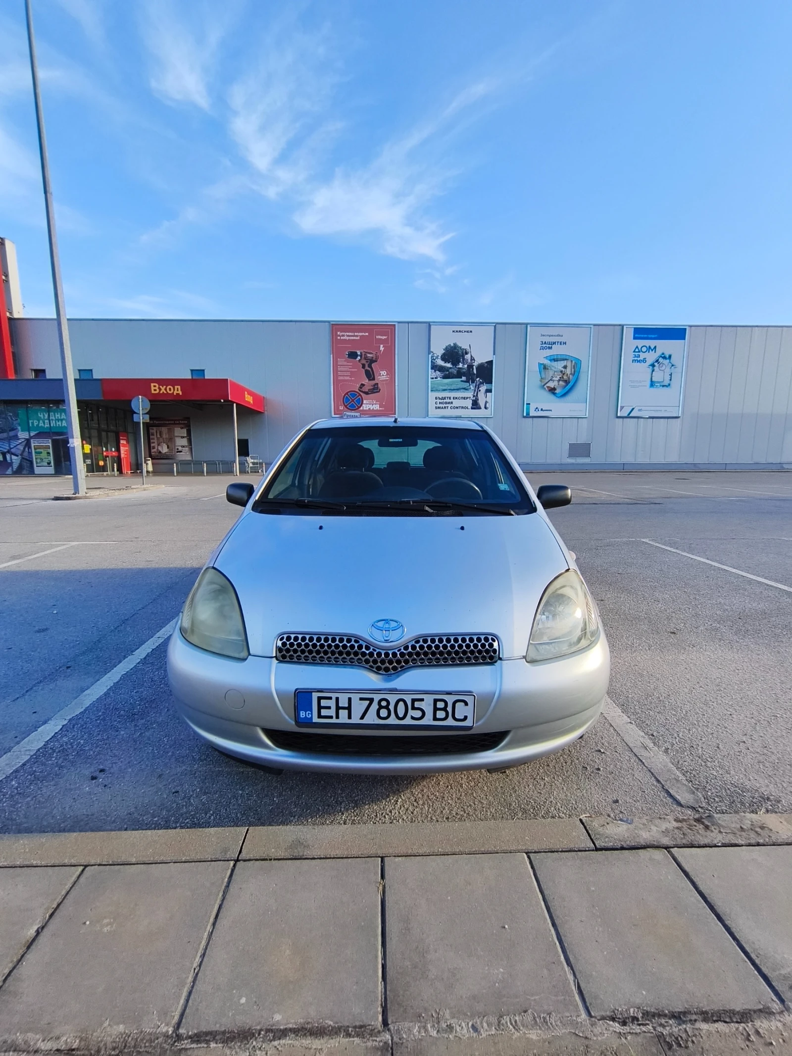 Toyota Yaris 1.0 VVT-i, снимка 4 - Автомобили и джипове - 55054566