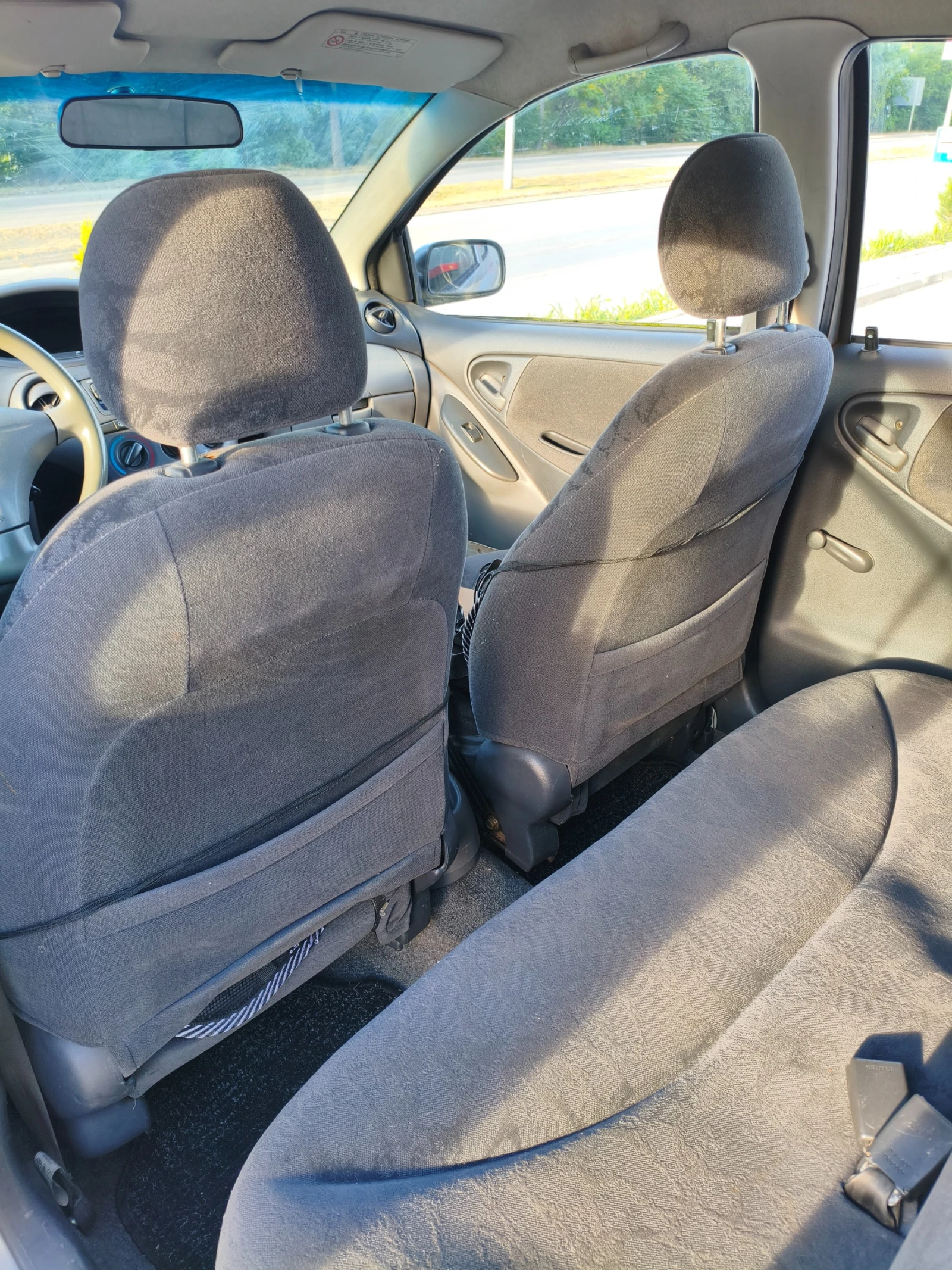 Toyota Yaris 1.0 VVT-i, снимка 13 - Автомобили и джипове - 55054566