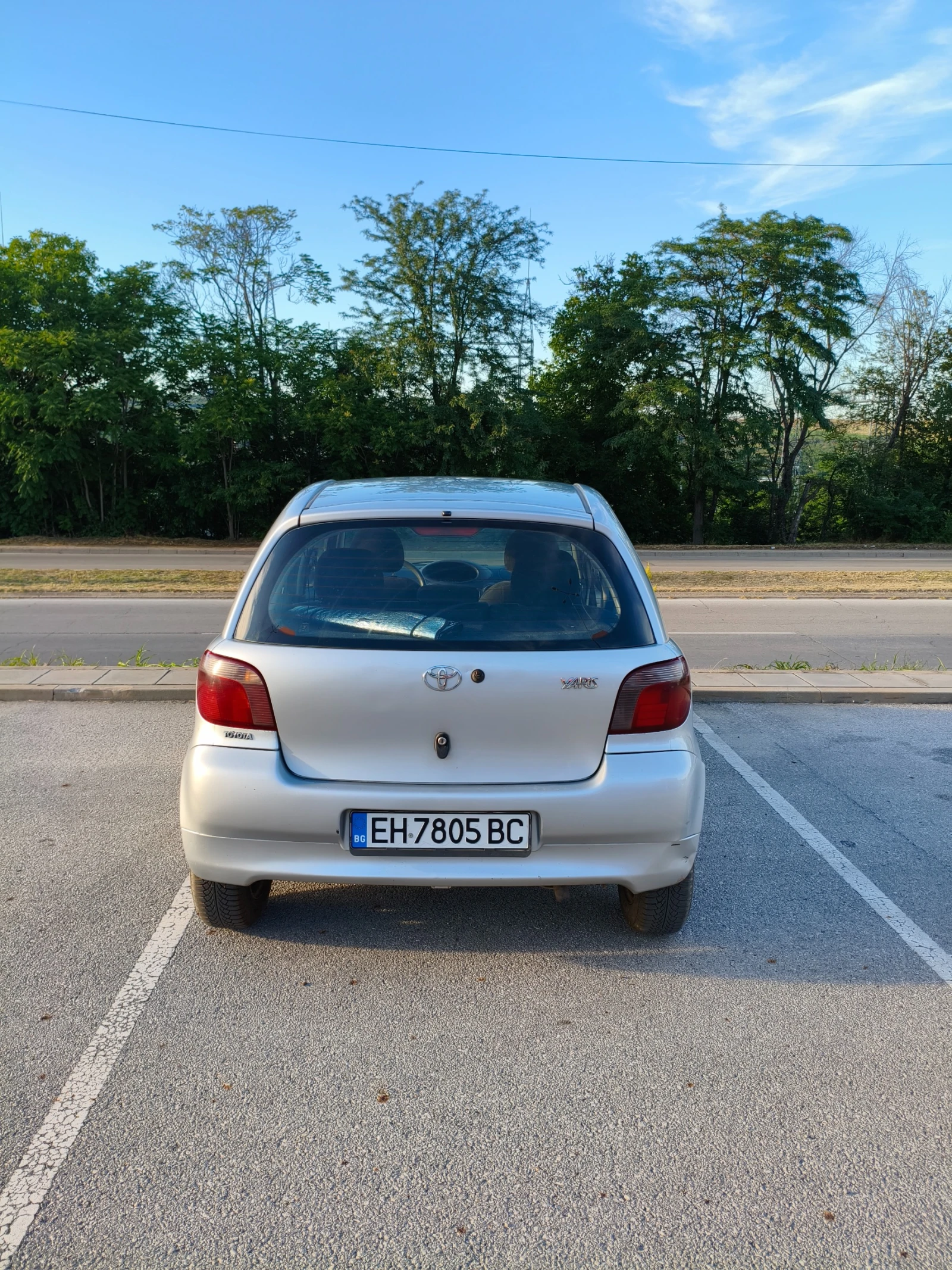 Toyota Yaris 1.0 VVT-i, снимка 8 - Автомобили и джипове - 55054566