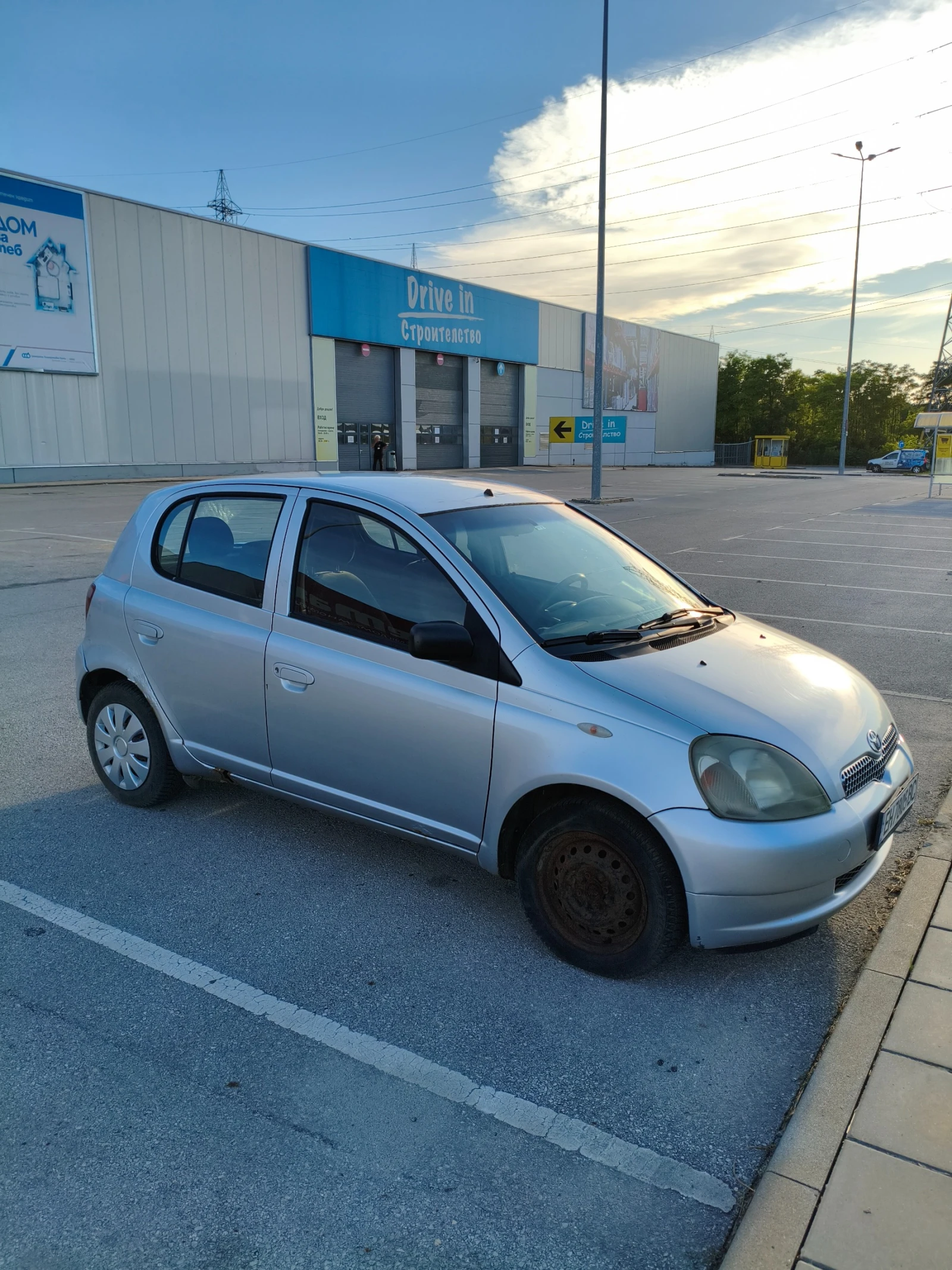Toyota Yaris 1.0 VVT-i, снимка 5 - Автомобили и джипове - 55054566