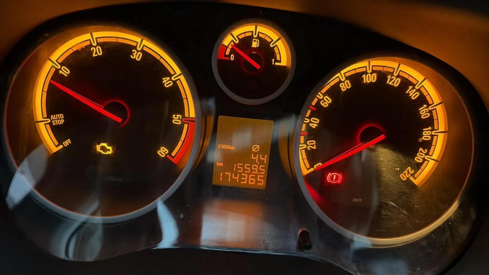 Opel Corsa 1.3, снимка 11 - Автомобили и джипове - 55212742