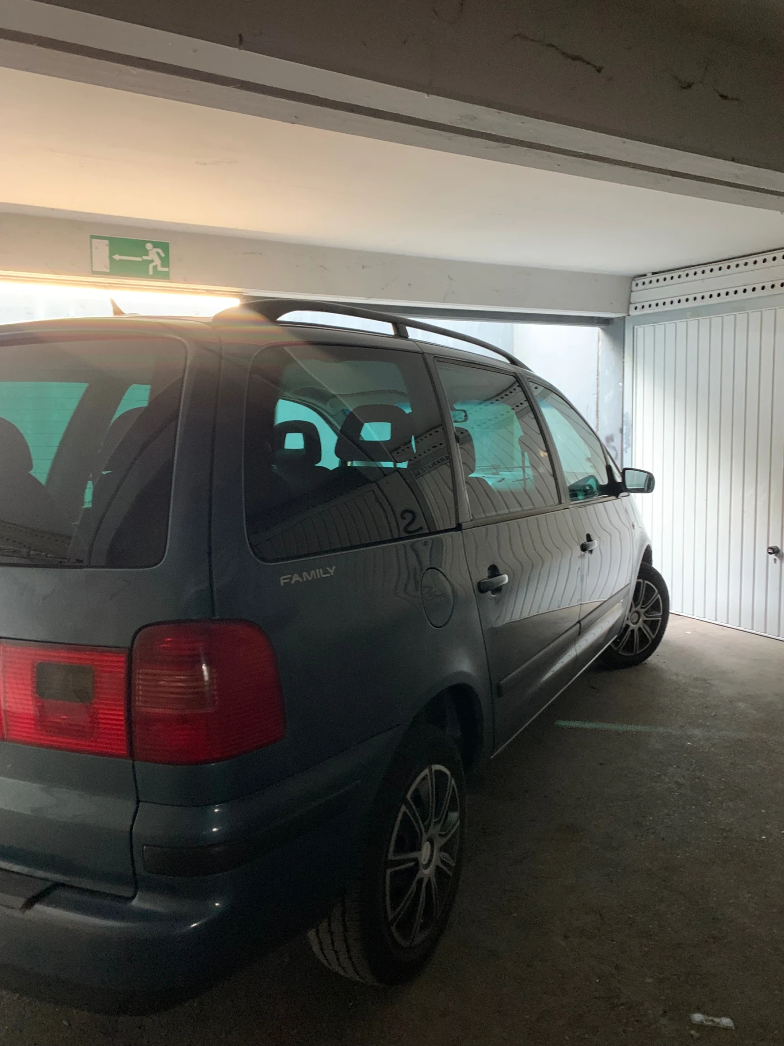 VW Sharan 1.9 Tdi Automatik , снимка 3 - Автомобили и джипове - 55485452