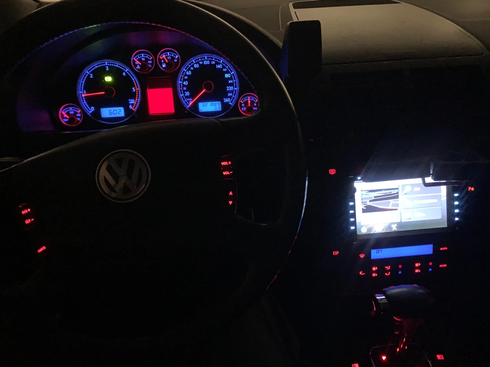 VW Sharan 1.9 Tdi Automatik , снимка 5 - Автомобили и джипове - 55485452