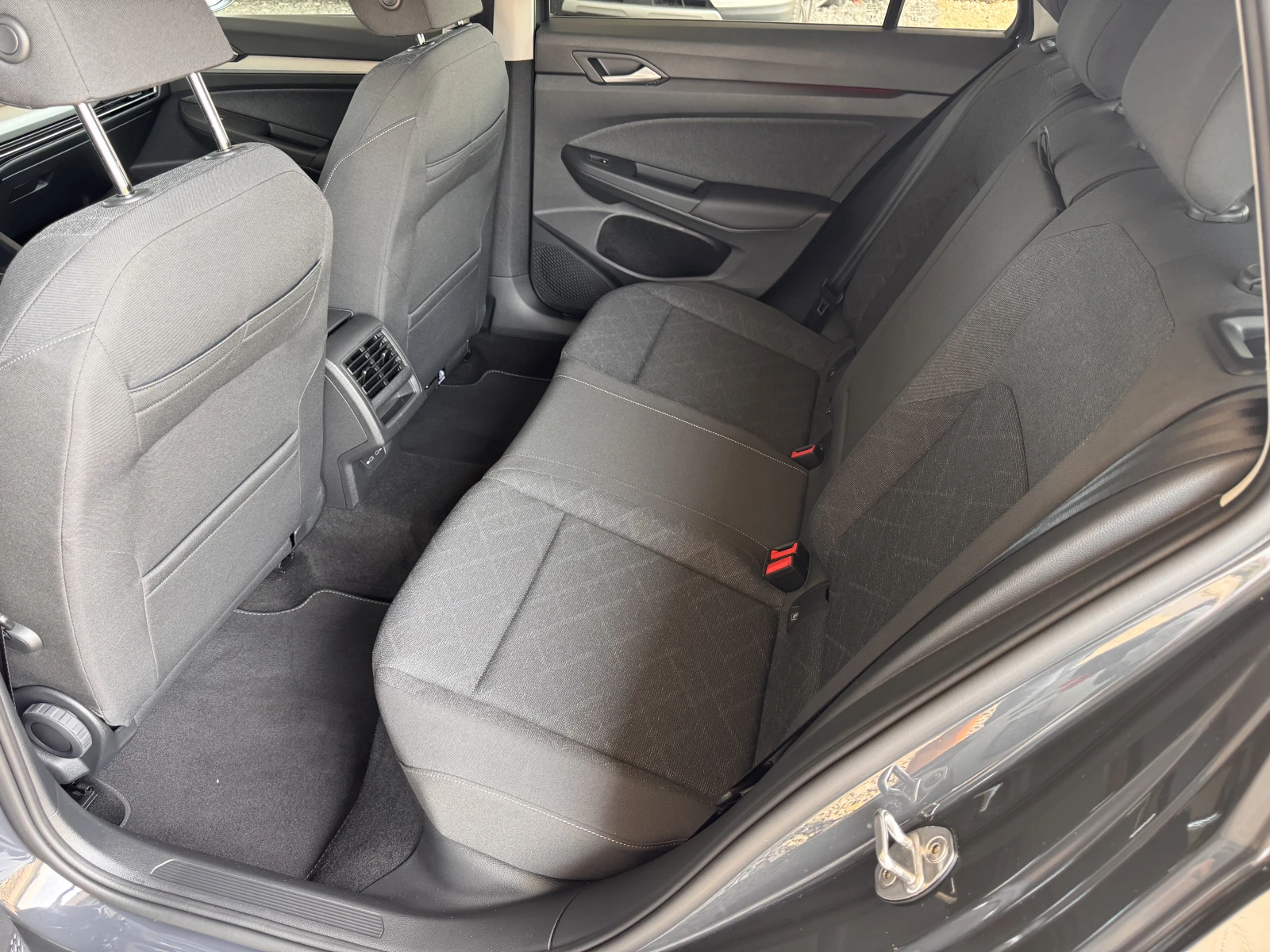 VW Golf LIFE/2.0TDI/116K.C./7AT, снимка 10 - Автомобили и джипове - 55705941