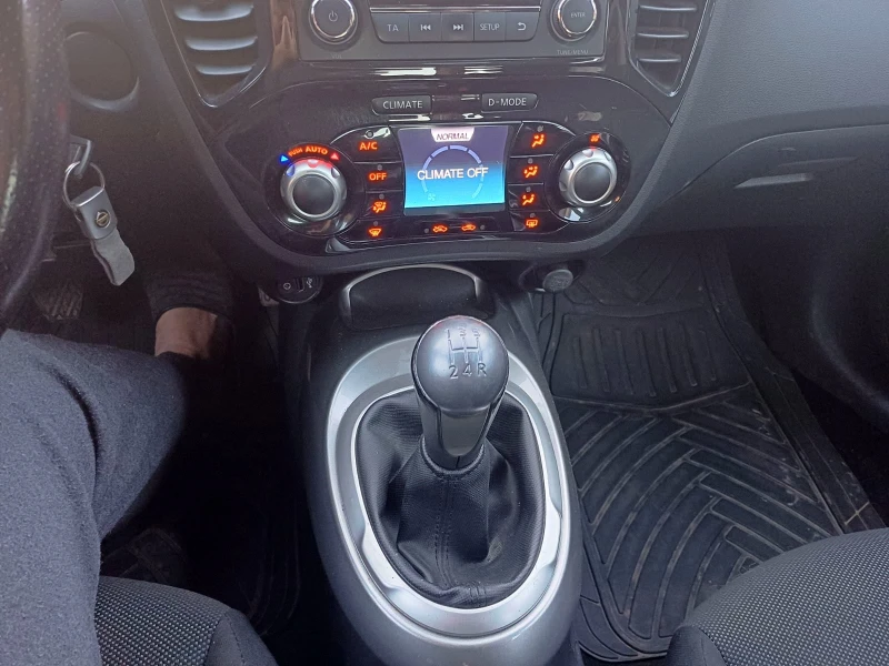 Nissan Juke 1.6 i, снимка 12 - Автомобили и джипове - 48434372