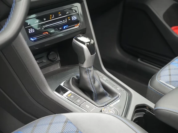 VW Tiguan Tiguan R 2.0 TFSI 4Motion = Panorama = Гаранция - изображение 7