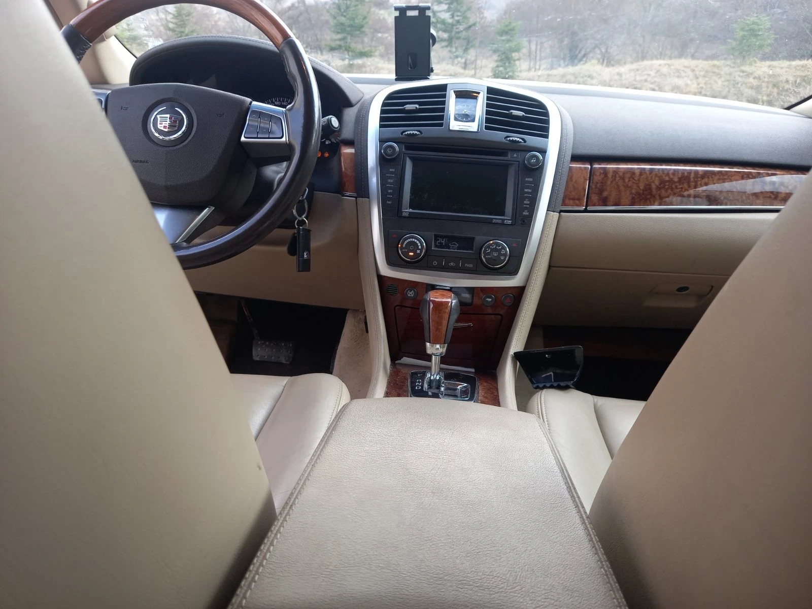Cadillac Srx, снимка 5 - Автомобили и джипове - 53788650
