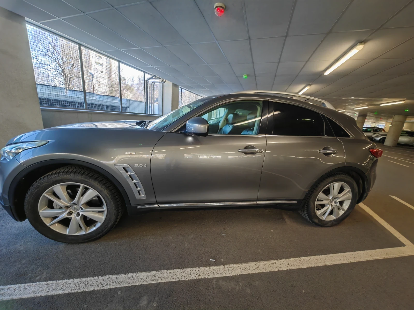 Infiniti QX70, снимка 2 - Автомобили и джипове - 53827639