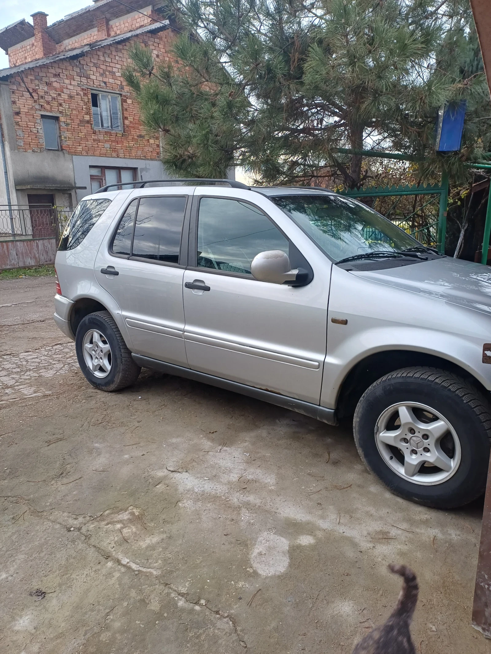 Mercedes-Benz ML 270, снимка 2 - Автомобили и джипове - 54217359